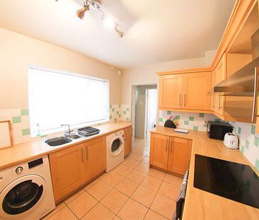 MOVE IN FOR £399.00 PAY DEPOSIT LATER - Photo 3