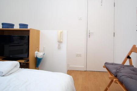 BILLS INCLUDED - Modern studio flat to rent in West Kensington, London W14 - Photo 3