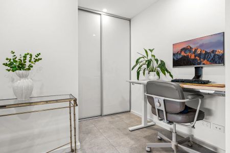 Modern Executive Living with Blue Mountains Views - Photo 3