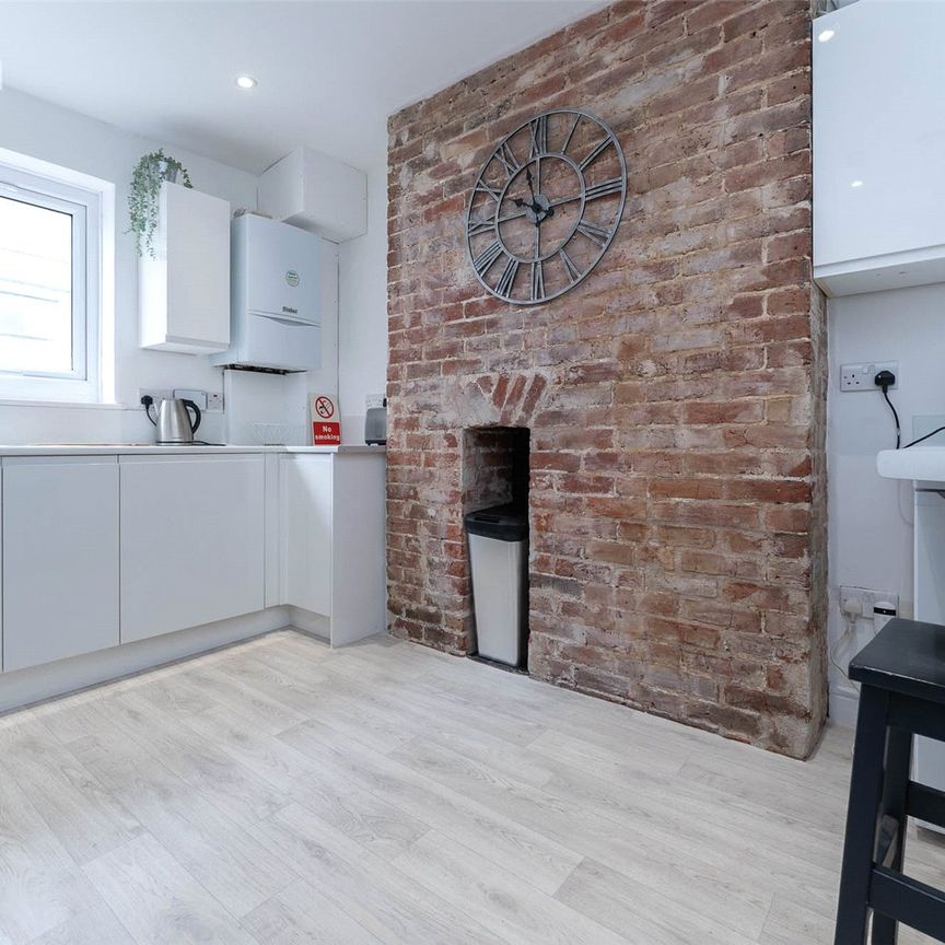 5 bedroom apartment to rent - Photo 1