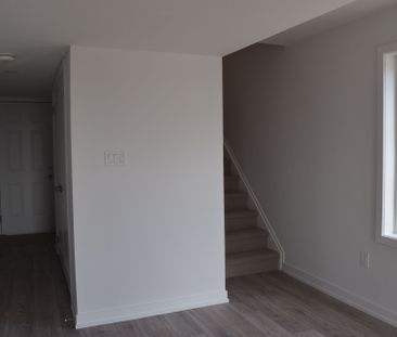 For Lease - 203 West Oak Trail, Kitchener, Ontario - Photo 1