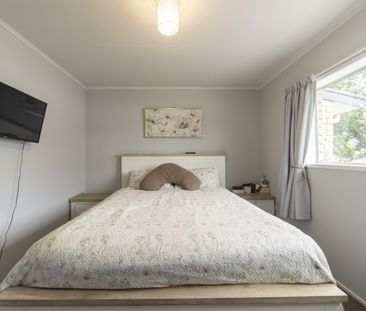 Spacious 3 Bedroom + Office Home in Prime Dinsdale Location - Photo 5