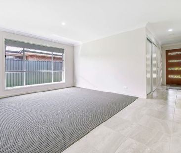 Contemporary family home in convenient location - Photo 2
