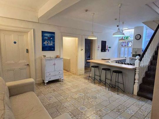 Enormous rooms for rent in beautiful Victorian house Room 14 - Photo 1