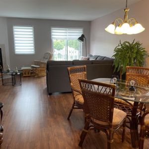 SUPERBE 4 1/2 SUR À LOUER, disponible le 1er Juillet, IMPECCABLE. - Photo 2