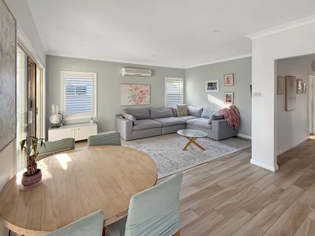 STYLISH RENOVATED 3 BEDROOM FAMILY HOME - Photo 2