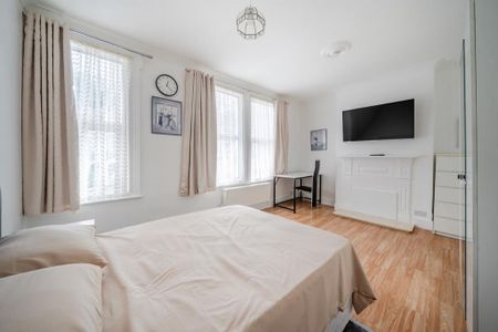 1 bedroom in a house share to rent - Photo 5