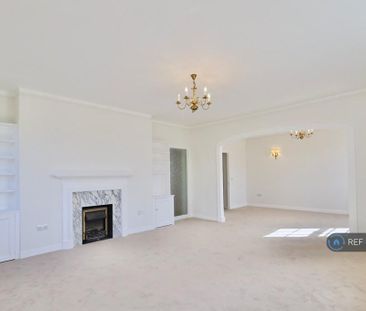 4 bedroom flat to rent - Photo 1