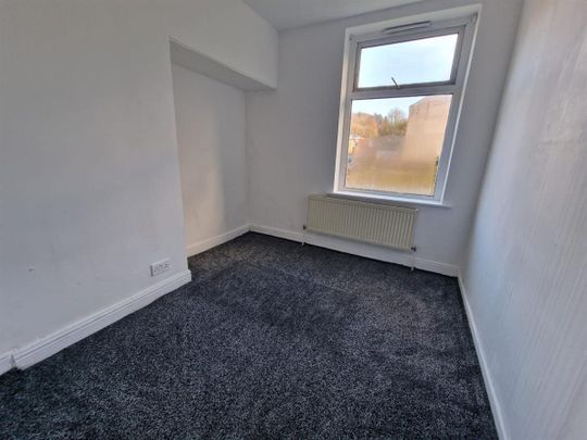 Church Hill, Eastborough, Dewsbury - Photo 1