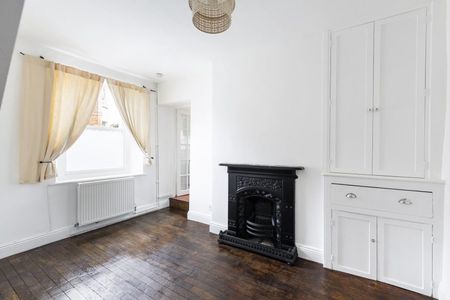 2 Bed Flat - Photo 2