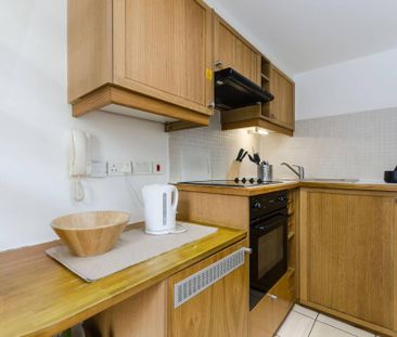 Flat 01 Fairholme Road, West Kensington W14 9JZ - Photo 5