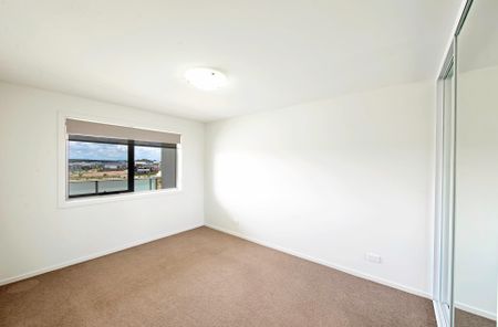 Spacious Two-Bedroom Apartment With Views - Photo 3