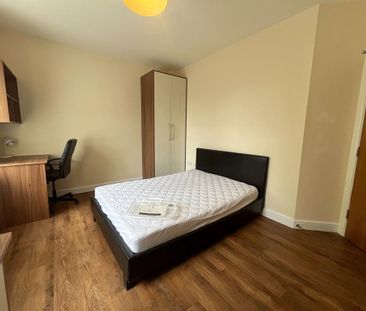 4 bedroom semi-detached house to rent - Photo 6