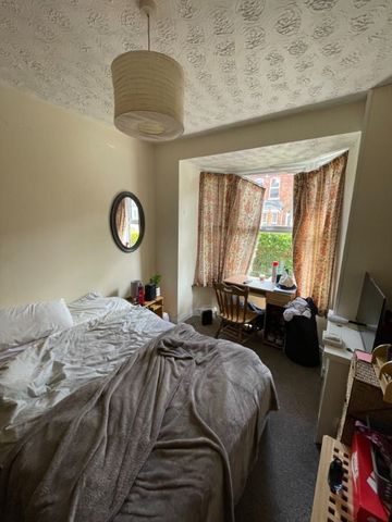 45 St Albans Gardens, Belfast BT9 5DR - Photo 2