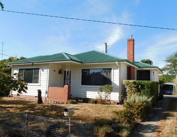 FURNISHED 3 BEDROOM HOME - Photo 1