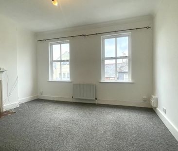2 bedroom Flat in Gordon Road, - Photo 6