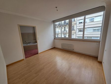 Location Appartement 4 pièces 117m² TOURS 37000 - Photo 2