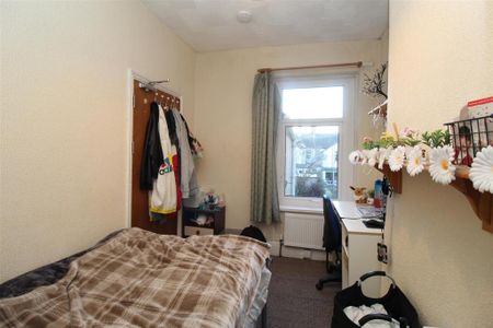 4 bedroom private hall to rent - Photo 4