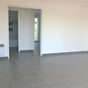 Location Appartement 3 pièces 73m² MARTIGUES 13500 - Photo 2