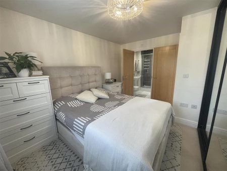 4 bedroom detached house to rent - Photo 5