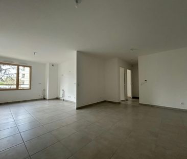 Bron : Beau T3 neuf avec cuisine aménagée, loggia et parking - Photo 1