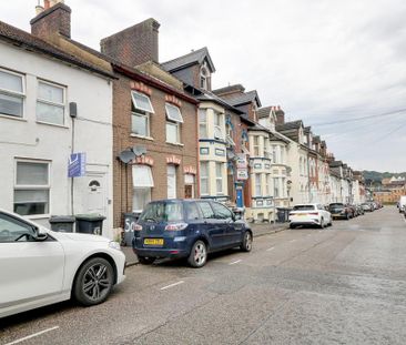 1 bedroom in a house share to rent - Photo 4