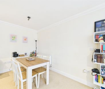 2 bedroom Flat in Cygnet House, Maidenhead - Photo 3