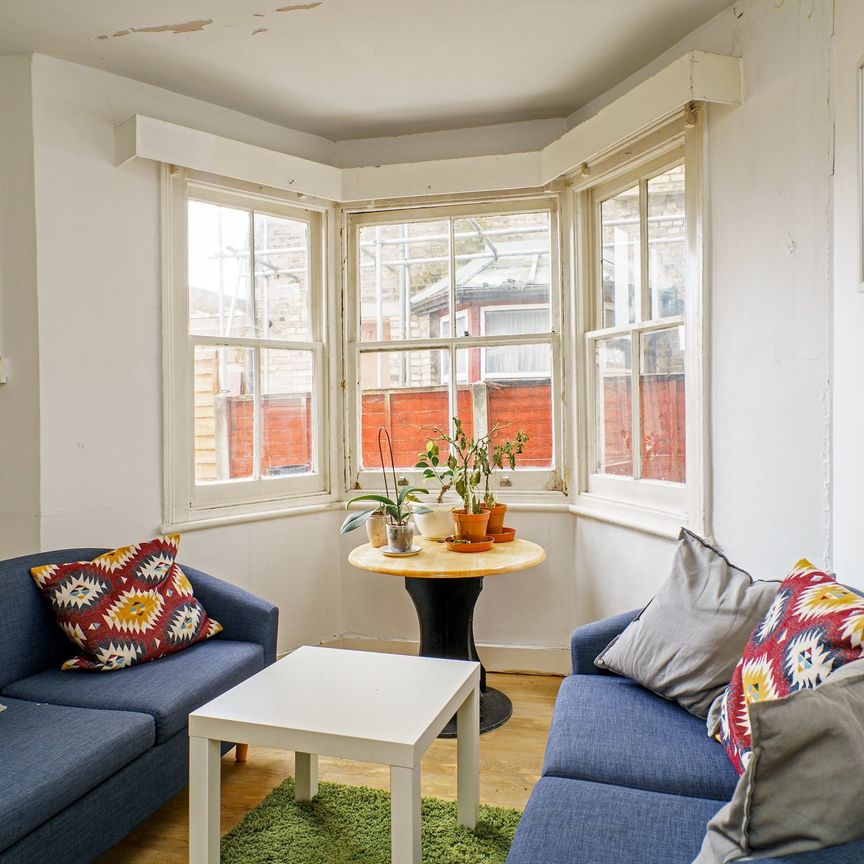 🏡 Large Victorian House - All Bills Included - Lounge & Garden! 🏡 Room 6 - Photo 1