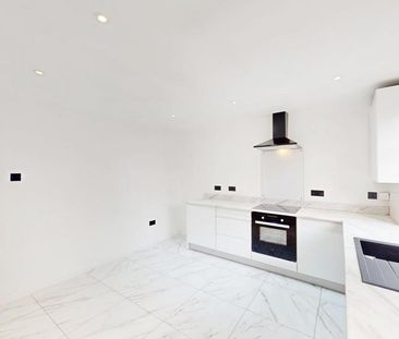 3 bedroom end of terrace house to rent - Photo 4