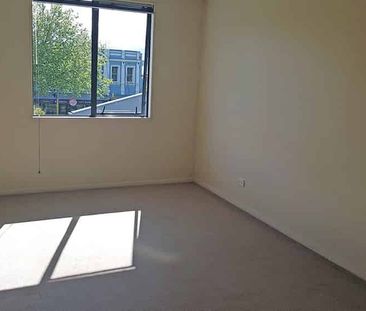 Superb one bedroom with carpark! - Photo 3