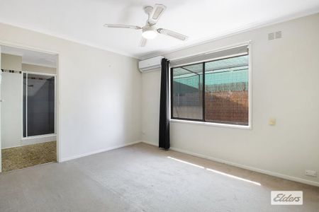 Four bedroom family living! - Photo 2