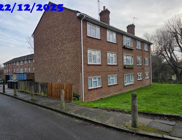 3 bedroom flat to rent - Photo 1