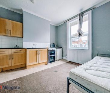 Studio to rent - Photo 1