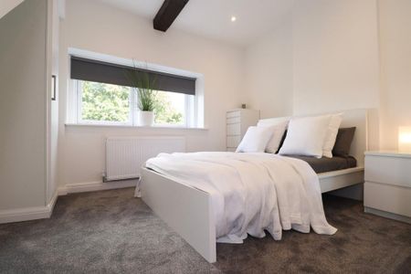 1 bedroom in a house share to rent - Photo 2