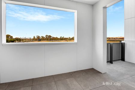 2 Ginning Road, Yarraville VIC 3013 - Townhouse For Rent | Domain - Photo 2