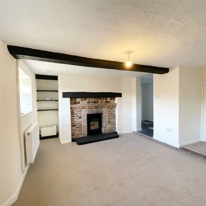 A delightful cottage in heart of the West Dean Estate with artist/maker studio - Photo 1