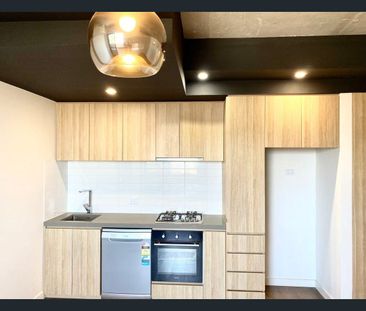 Modern 1-Bedroom Apartment in the Heart of Footscray - Photo 3