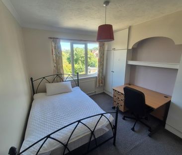 4 bedroom semi-detached house to rent - Photo 4