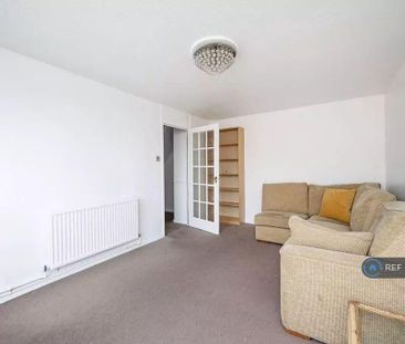 1 bedroom in a flat share to rent - Photo 3