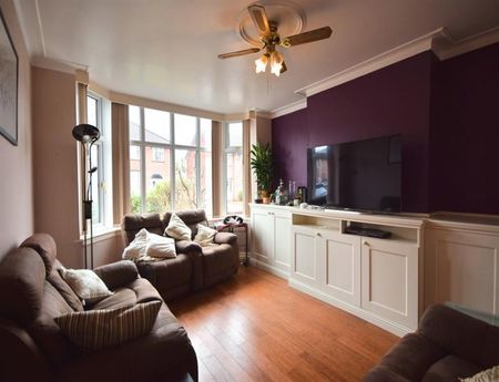 Lorna Grove, Cheadle - Photo 2