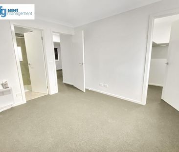 Modern & Stylish 3-Bedroom Townhouse in a Prime Location - Photo 3