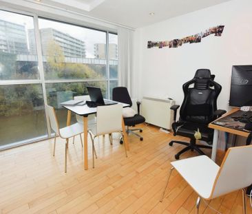 2 bedroom flat to rent - Photo 2