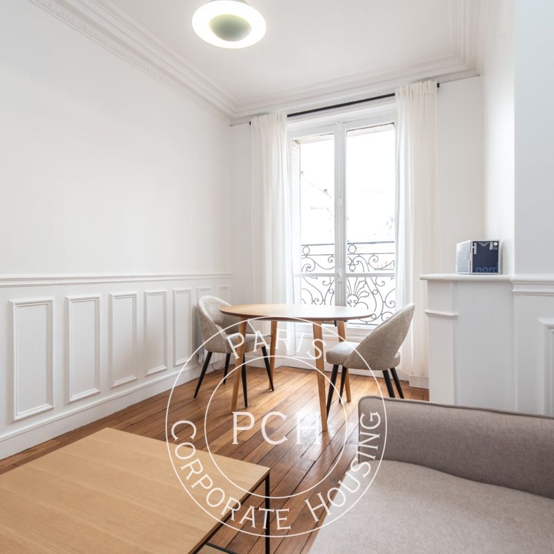 Rue Mathurin Régnier, - Photo 1