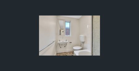 Light-Filled Apartment in Leafy Elsternwick/Ripponlea Locale - Photo 2