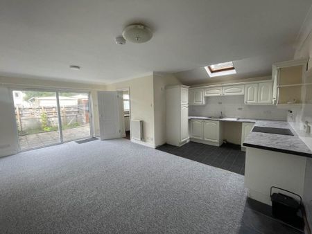 3 bedroom terraced house to rent - Photo 2
