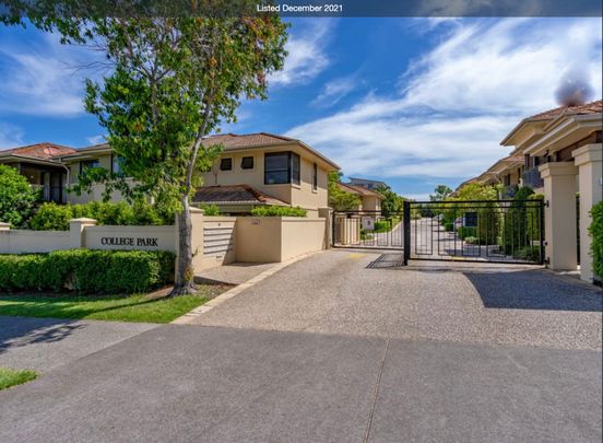 Varsity Lakes - Photo 1