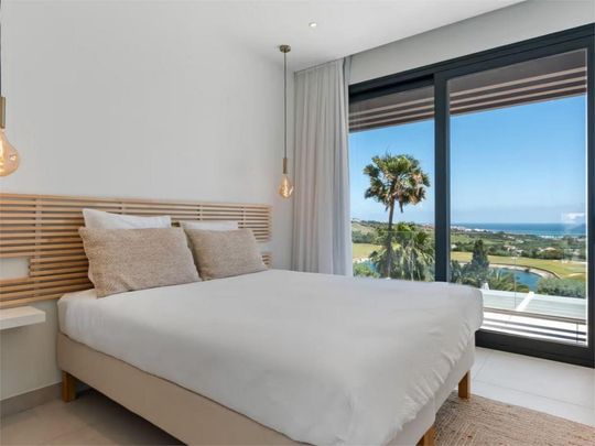 Casa adosada de alquiler en Calle el Salvador, 299, Valle Romano Golf - Photo 1