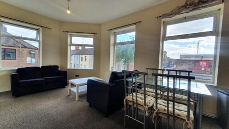 2 bedroom flat to rent - Photo 2