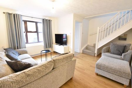 3 bedroom semi-detached house to rent - Photo 2