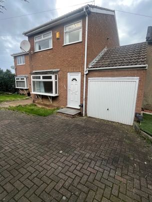3 Bed Detached House, Middleton Road, LS10 - Photo 1